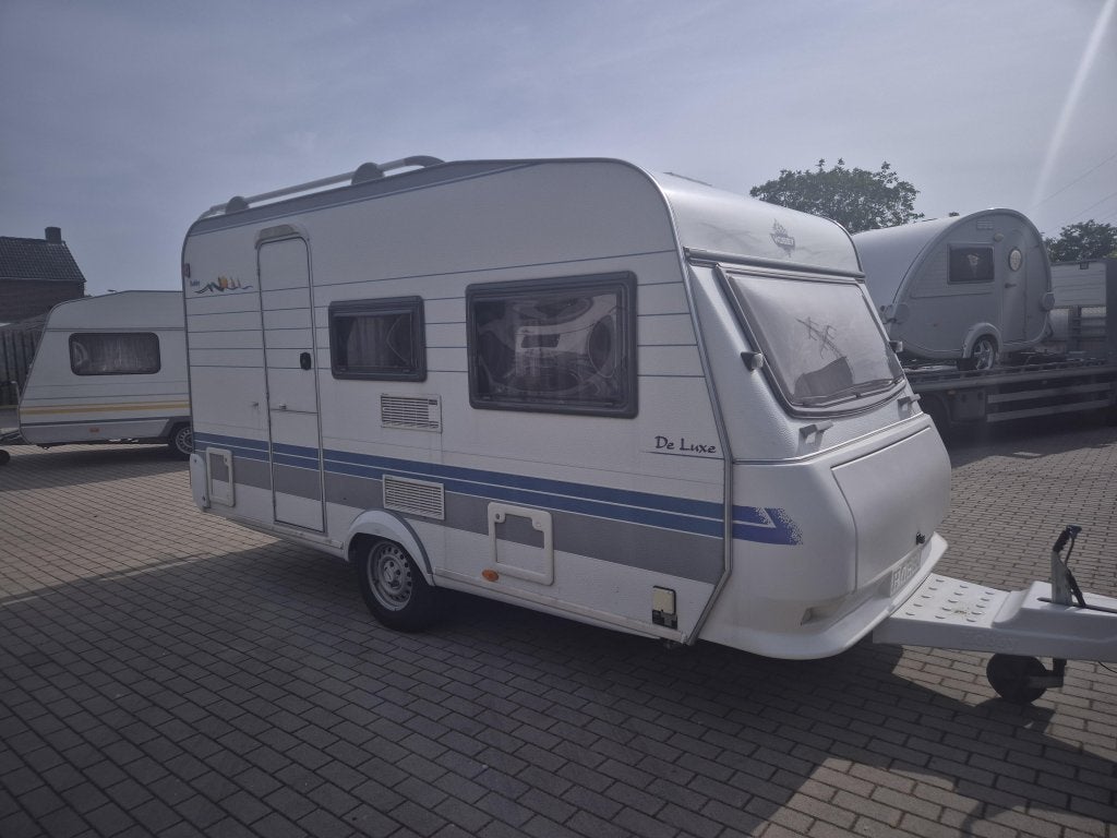 Hobby de Luxe 400 SF + Voortent Fietsendrager, Bedrijf, Treinzit, 750 - 1000 kg, 4 tot 5 meter