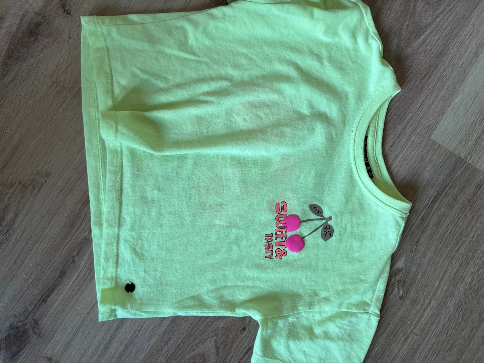 Neon groen T-shirt met fruitprint maat 128/134, Ophalen of Verzenden, Zo goed als nieuw, Meisje, Shirt of Longsleeve