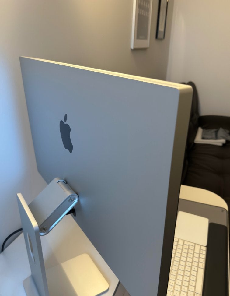 Apple Studio Display 5K Hoogte Verstelbaar 2026 TB5, Ophalen, Ingebouwde camera, Zo goed als nieuw, Overige typen