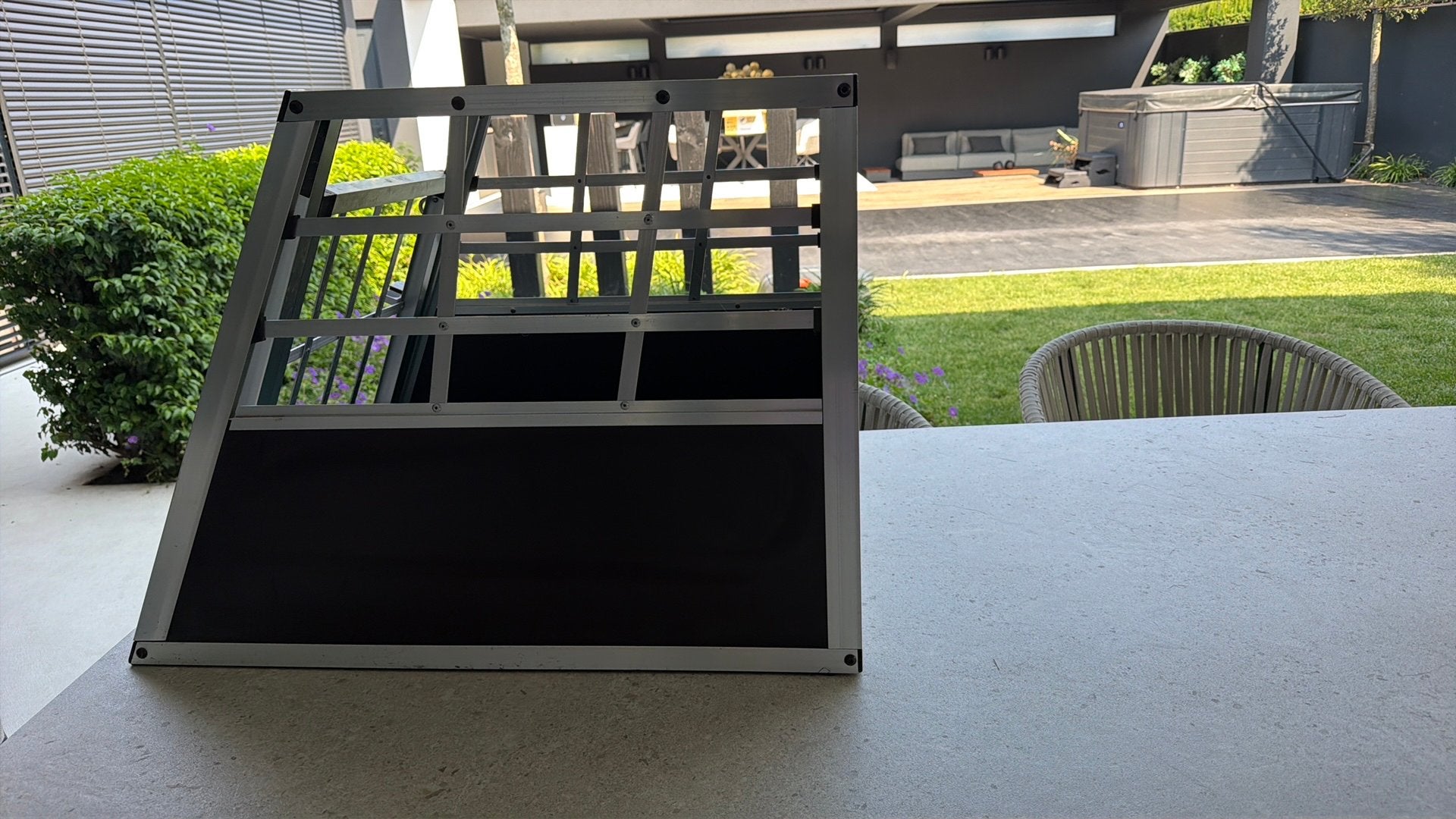 Honden bench met antislip mat, Ophalen, Gebruikt
