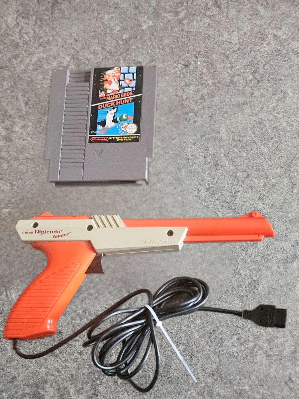 NES Super Mario Bros. / Duck Hunt met Zapper Light Gun, Ophalen of Verzenden, Gebruikt, Met 1 controller, Met zapper/pistool