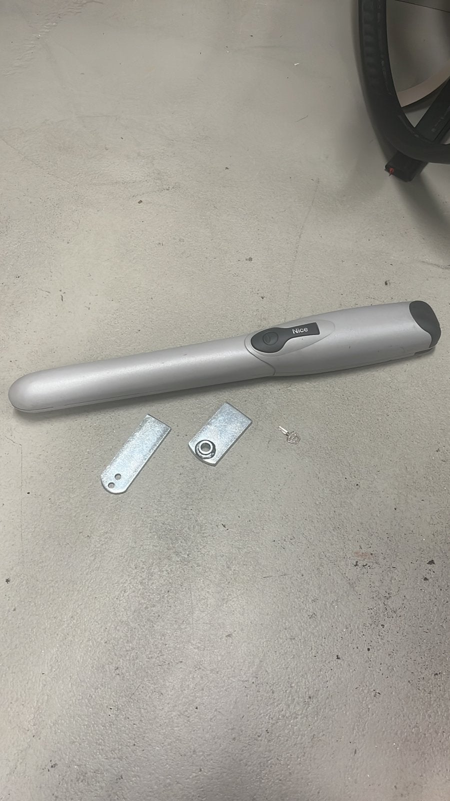 Poort motor / hek opener 230v, Computers en Software, Tekentablets, Ophalen, Zo goed als nieuw