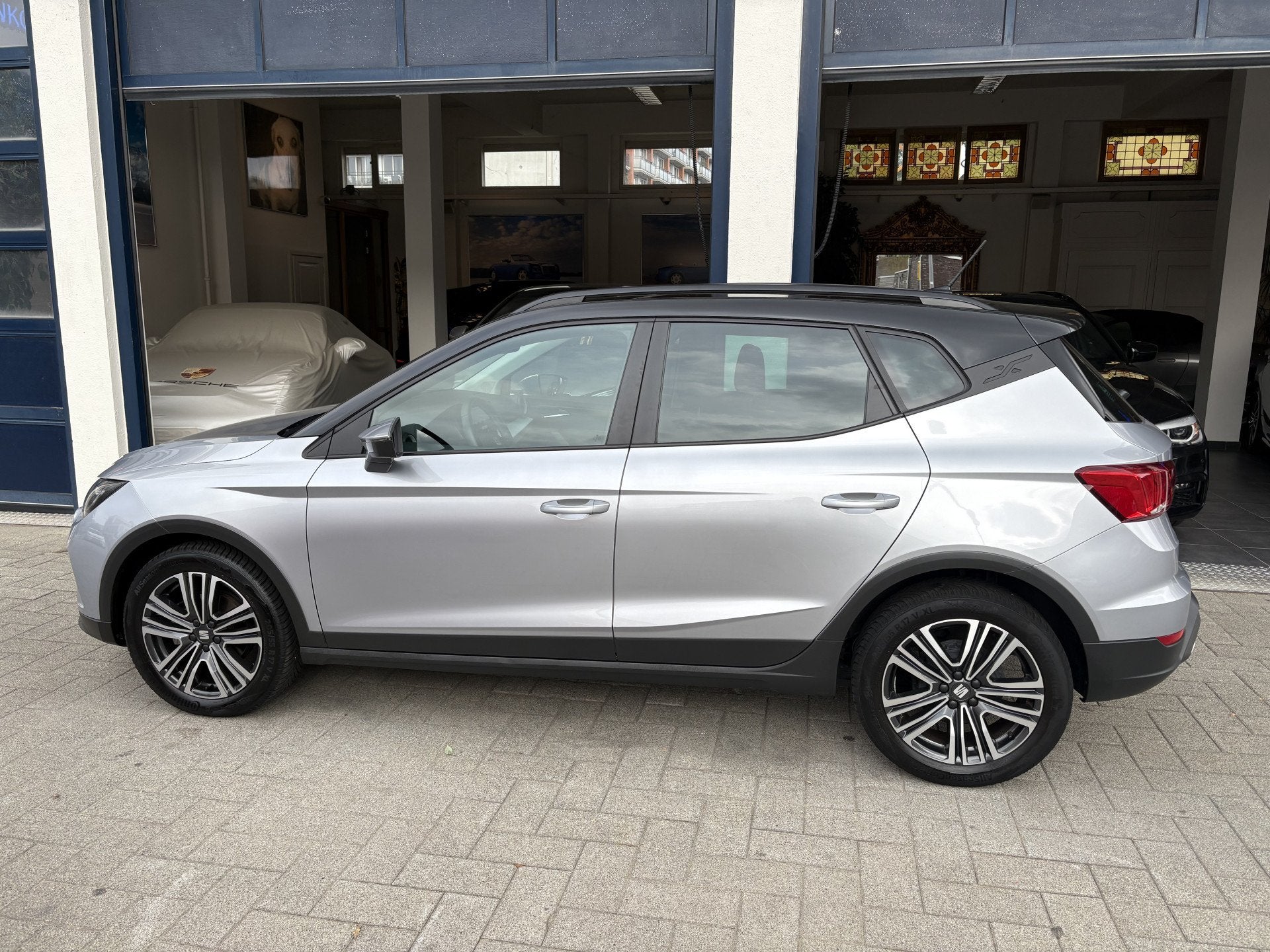 SEAT Arona 1.0 TSI Style Business Connect NL AUTO/1E EIGENAA, Auto's, Voorwielaandrijving, Automatische klimaatregeling, Gebruikt