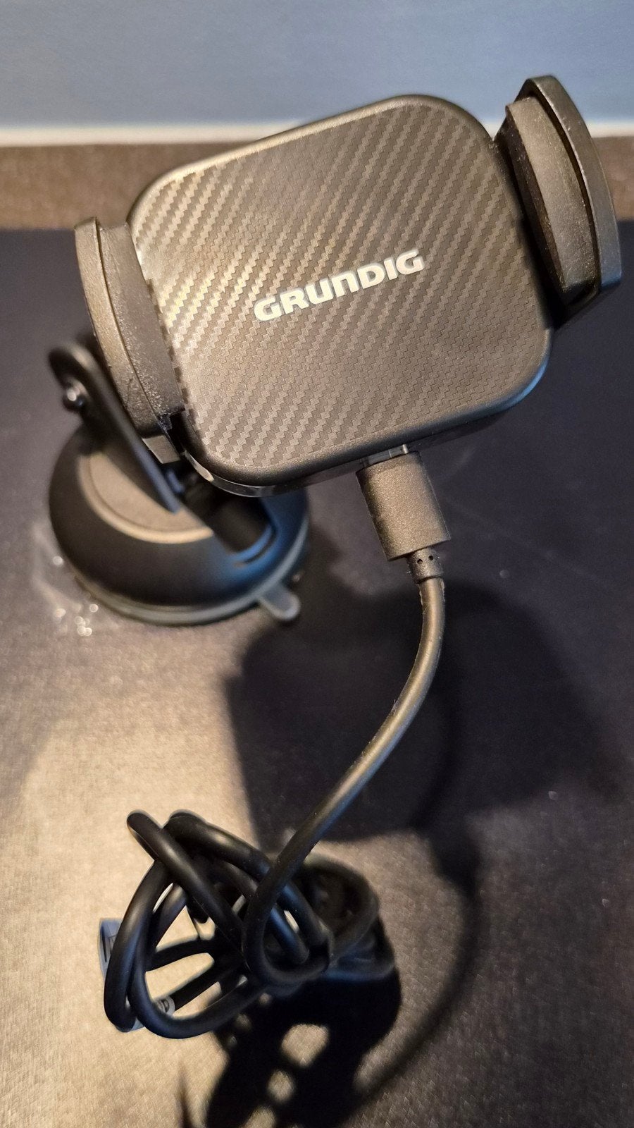Grundig Verstelbare Telefoonhouder met Zuignap en Laadsnoer, Ophalen of Verzenden