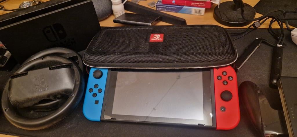 Nintendo Switch Compleet SSD 128gb (geen schade), Spelcomputers en Games, Spelcomputers | Nintendo Switch, Ophalen, Met 2 controllers