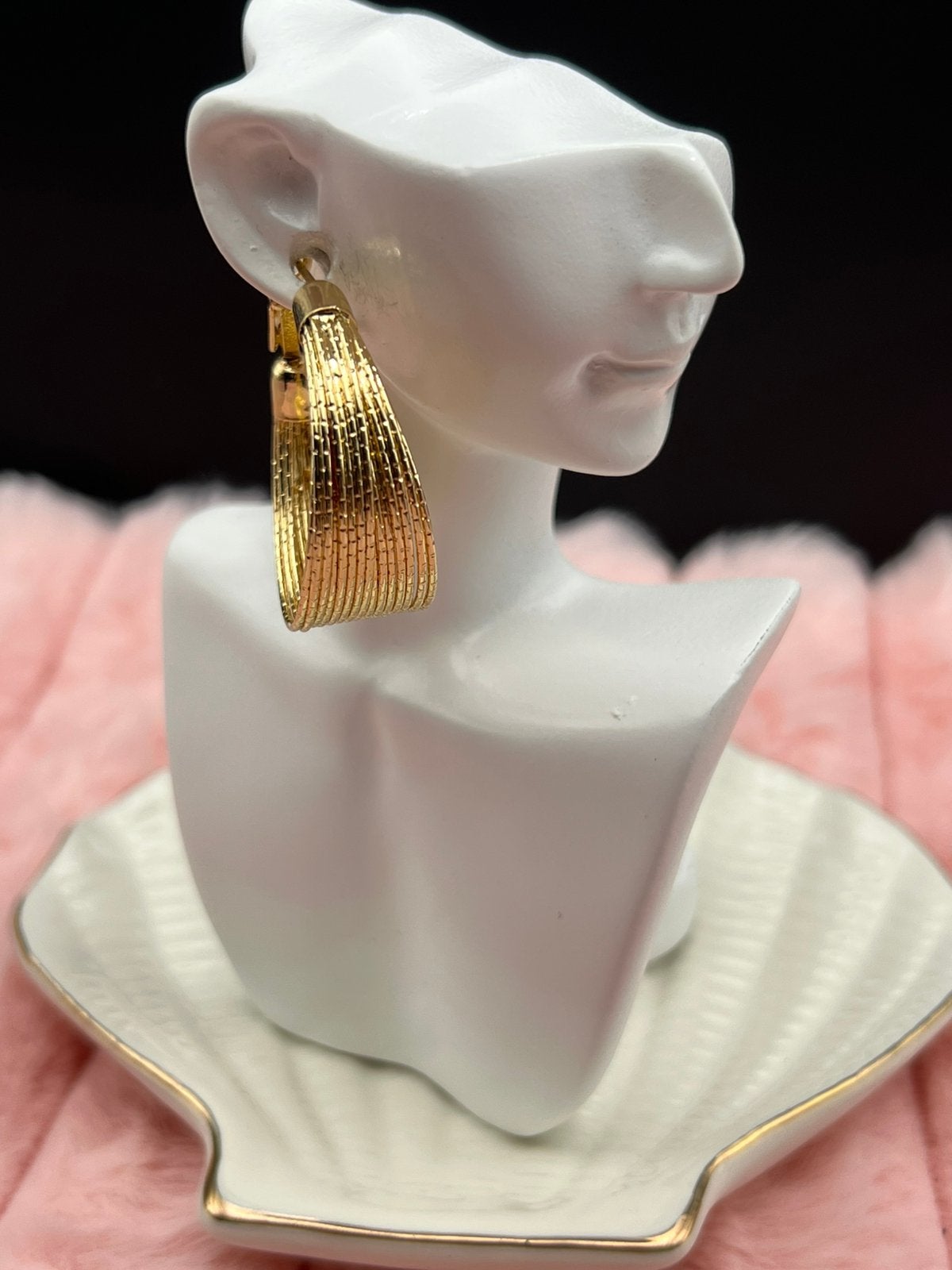 Goud of zilverkleurige oorbellen breed open rond, Overige materialen, Hangers, Nieuw, Ophalen of Verzenden