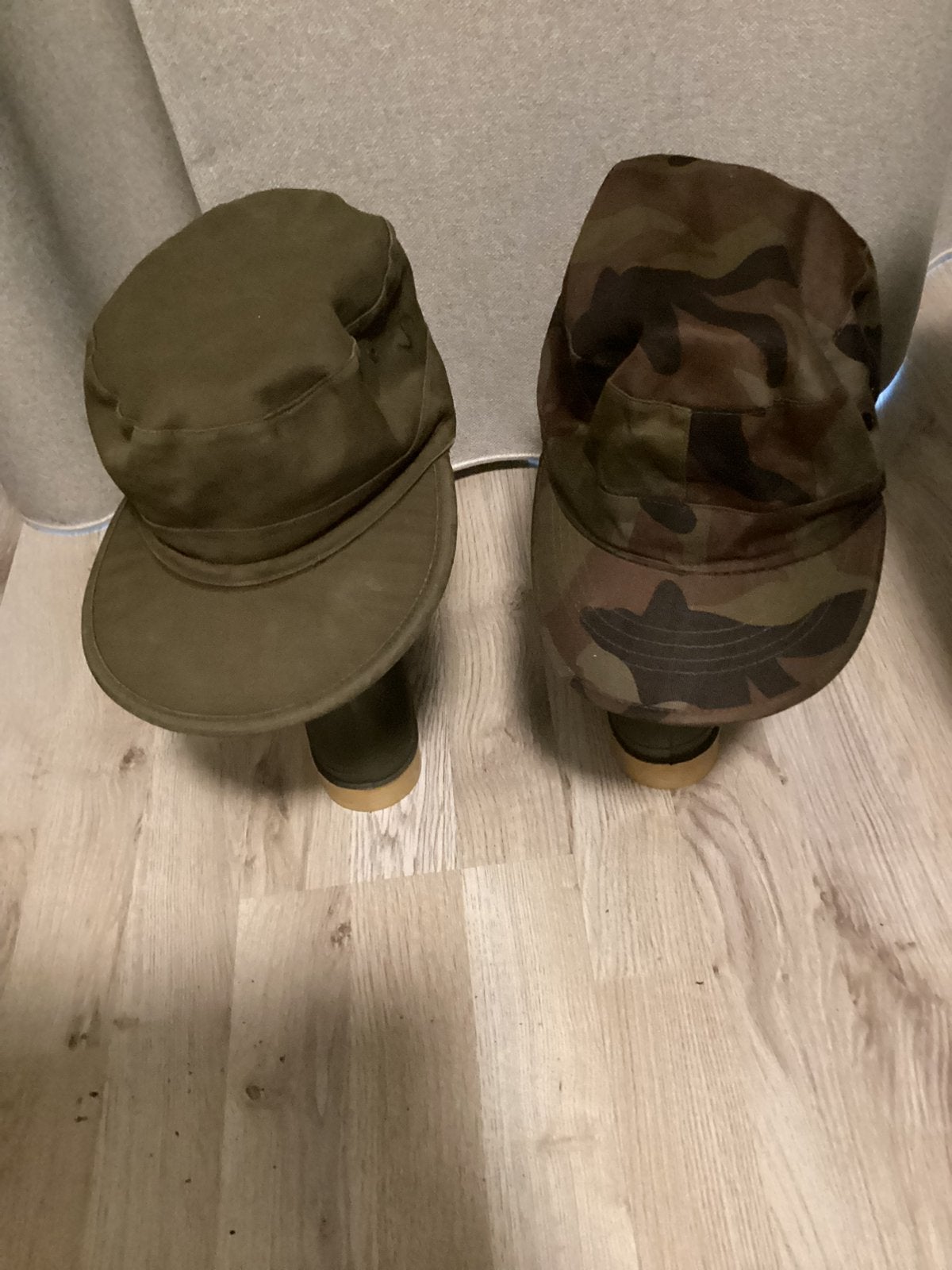 LEGER PET 1camouflage,1effen groen ,€12,95 p.stuk,maat 57, Ophalen of Verzenden, Zo goed als nieuw, Pet