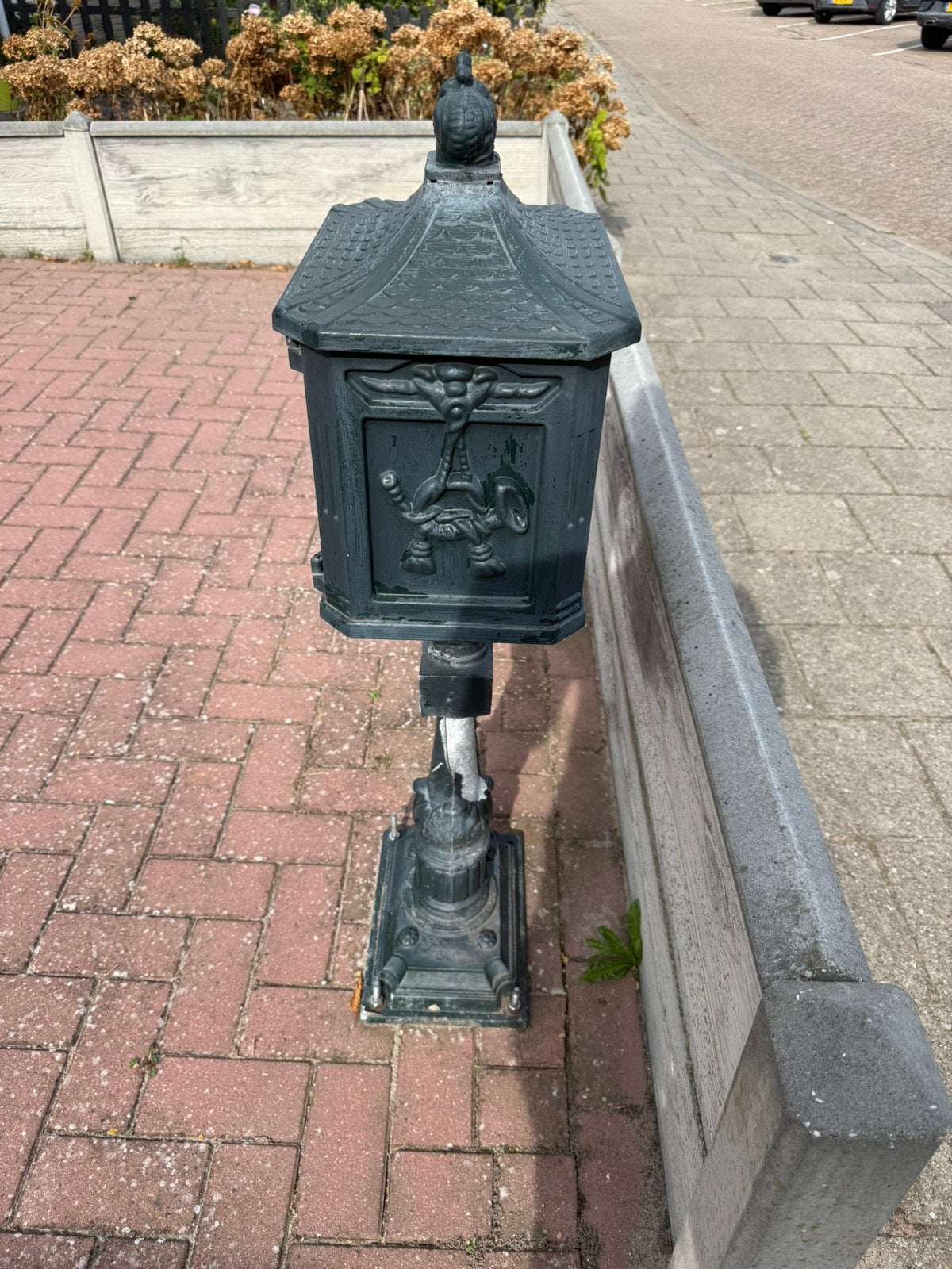 Brievenbus, Ophalen, Gebruikt, IJzer, Staande brievenbus