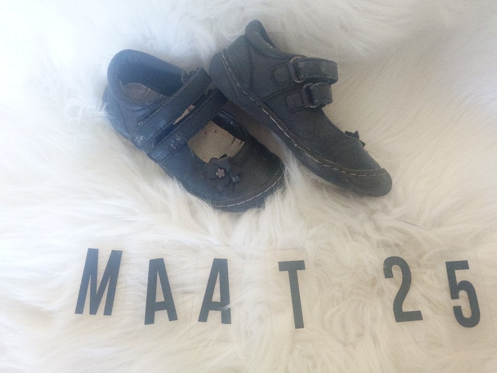 Sandalen zwart bloem maat 25, Gebruikt, Meisje, Schoenen, Ophalen of Verzenden