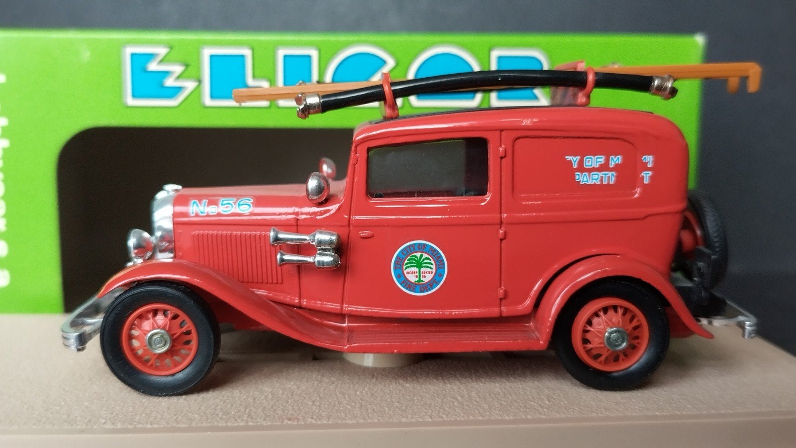 Ford V8 Omaha Fire Department 1:43 Eligor Pol, Overige merken, Auto, Verzenden, M