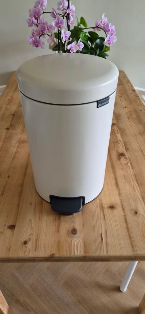 Brabantia Newicon prullenbak soft beige 20L - Nieuw, Ophalen, Met pedaal, Nieuw, Metaal