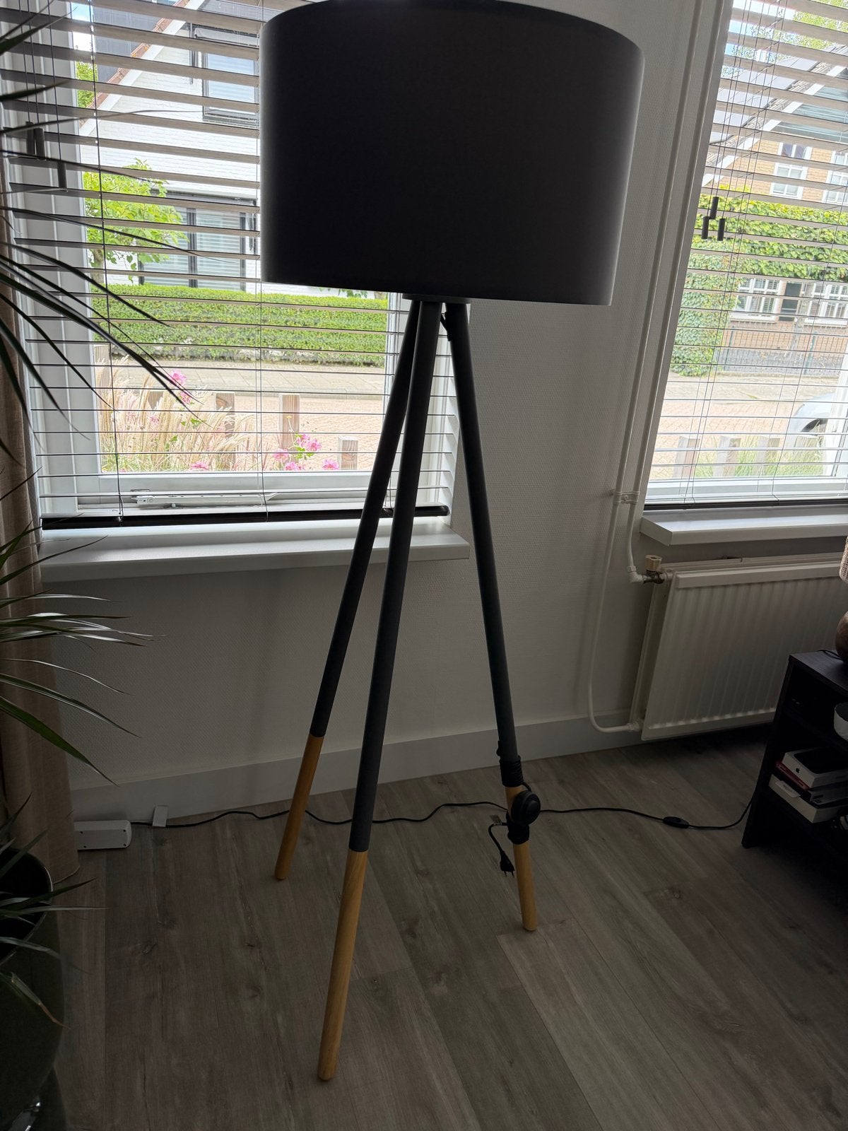 Zuiver Tripod Vloerlamp met Grijze Kap, Huis en Inrichting, Ophalen, Gebruikt, Hout