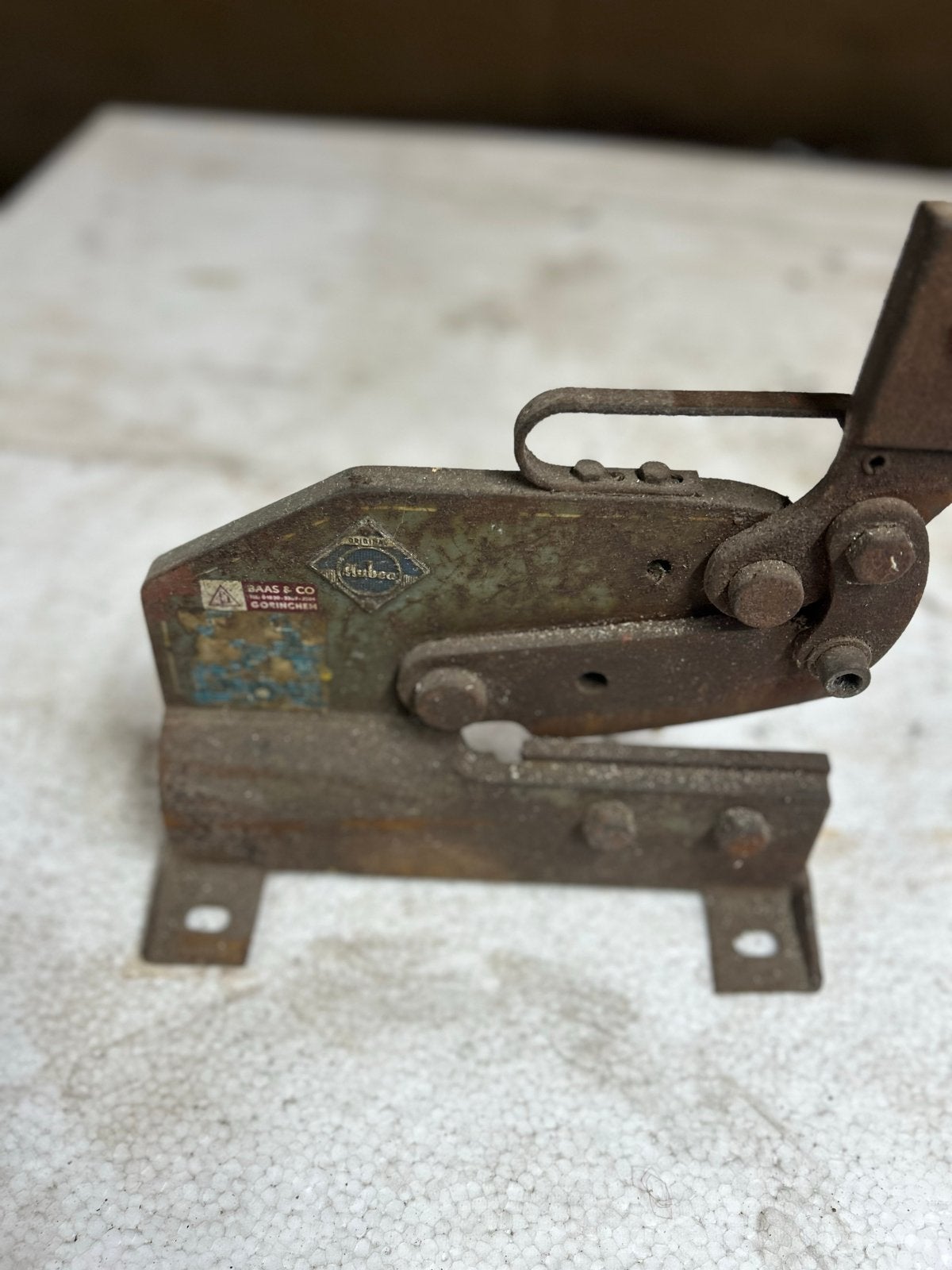 Oude bankschroef en blikschaar - Vintage gereedschap, Ophalen of Verzenden, Gebruikt, Bankschroef, Overige merken