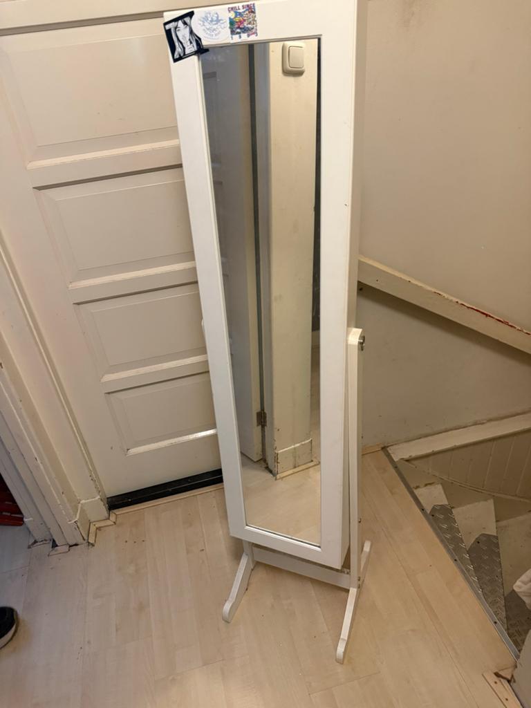 Spiegel met sieradenkast - Wit, staand model, Ophalen, Minder dan 50 cm, Zo goed als nieuw, 150 tot 200 cm