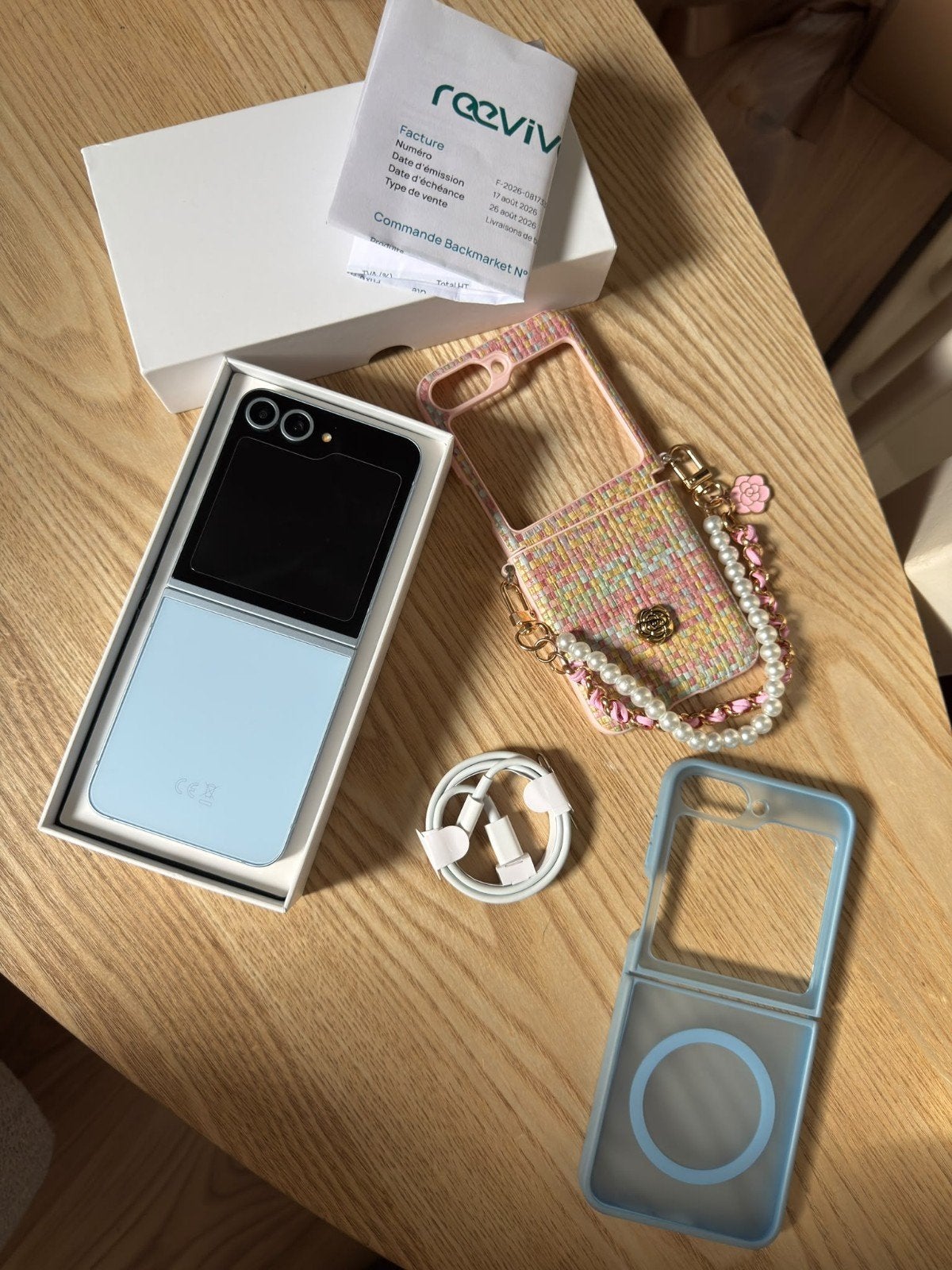 Foto 3 van Samsung Galaxy Z Flip 6 met jaar garantie en hoesjes