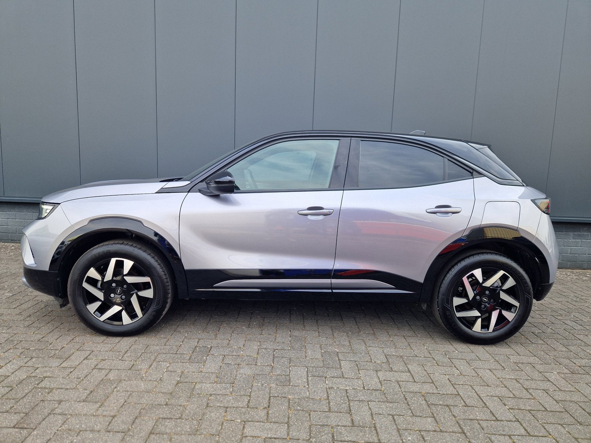 Opel Mokka 1.2 GS EAT8 131PK/Facelift /Led /Cruise /camera, Auto's, 12 maanden, Stof, Gebruikt, Zwart