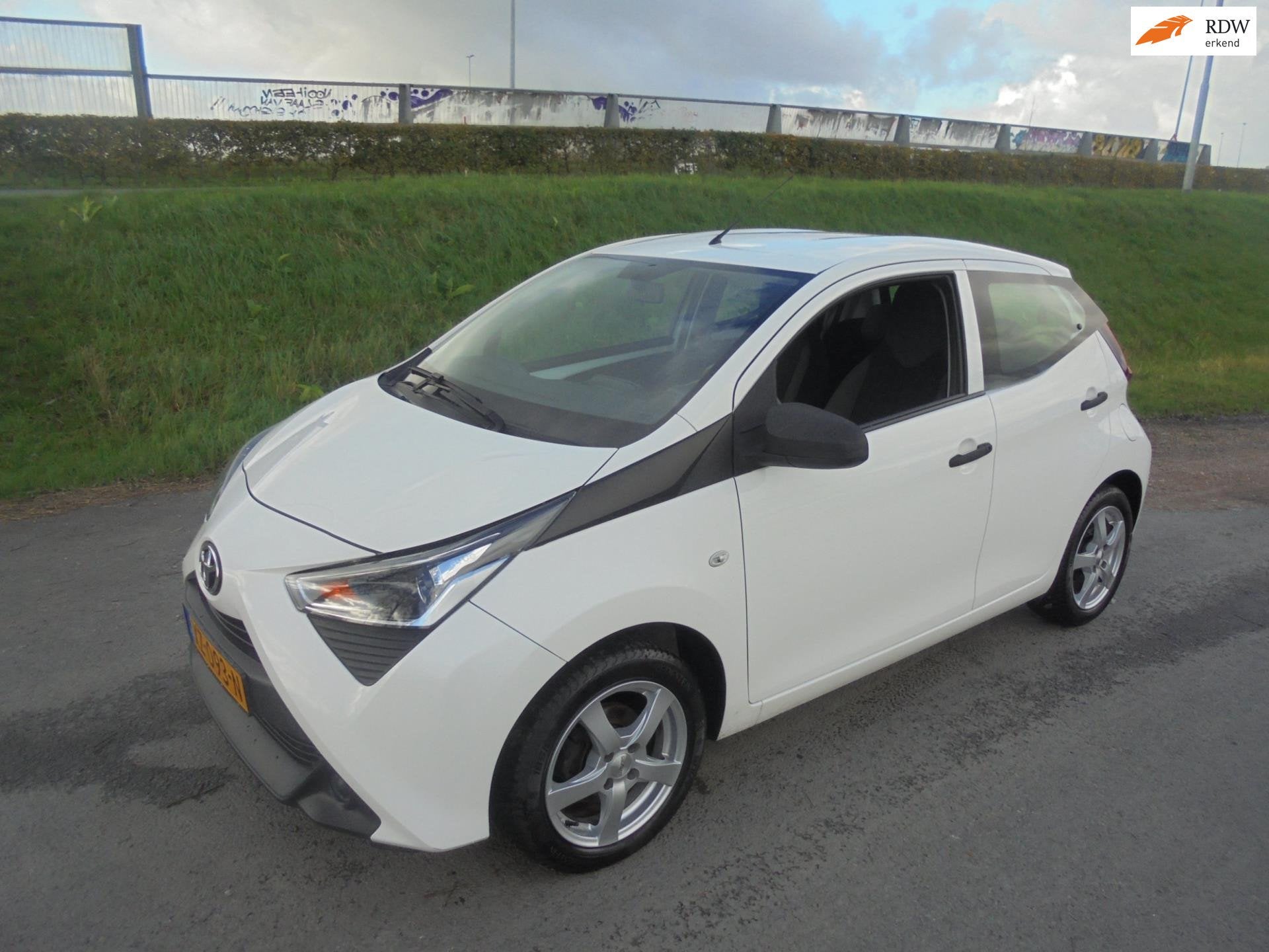 Toyota Aygo Toyota ayco 1.0 benzine 5 deurs 48.000km eerste, Auto's, Voorwielaandrijving, Gebruikt, Euro 6, 4 stoelen