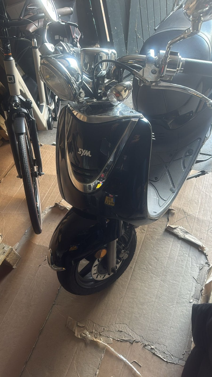 Sym scooter brom, Fietsen en Brommers, Snorfietsen en Snorscooters, Ophalen, Zo goed als nieuw, Benzine