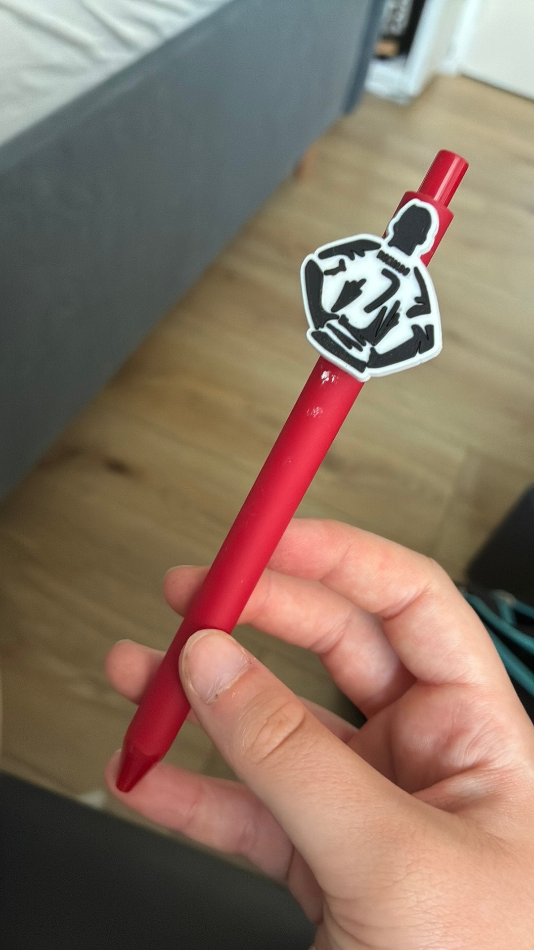 Ronaldo pen, Verzenden