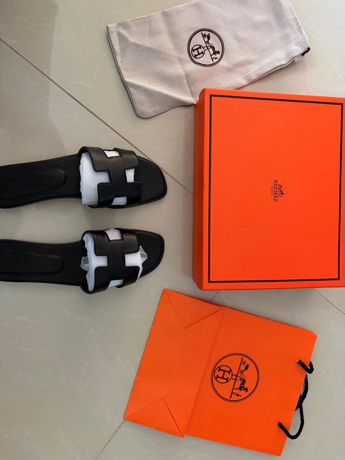 Nieuwe Hermes slippers zwart, maat valt als 39, Ophalen of Verzenden, Nieuw, Zwart, Slippers