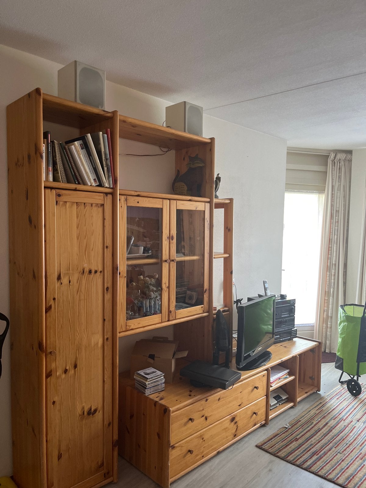 Grenenhouten wandmeubel met vitrinekast en tv-meubel, Huis en Inrichting, Ophalen, Gebruikt, 200 cm of meer, Grenenhout