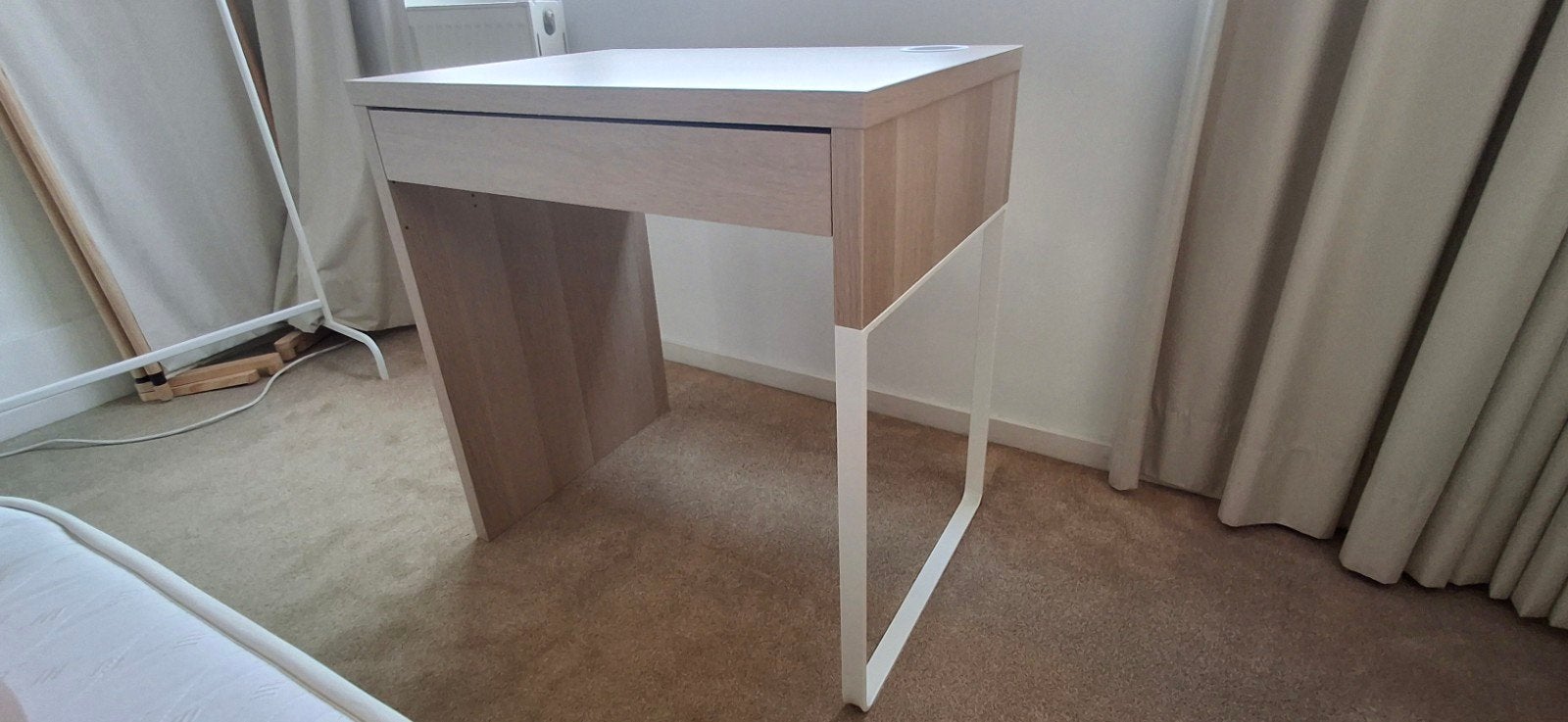 IKEA MICKE bureau (73x50 cm) - Wit gebeitst eikeneffect, Ophalen of Verzenden, Zo goed als nieuw