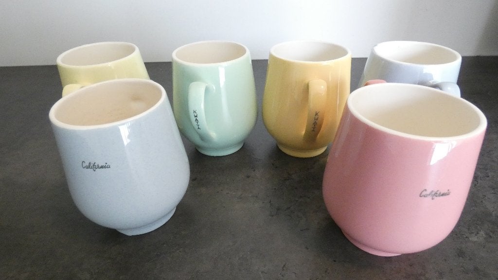 Pastel kleurige bekers - P. Regout en Royal Spinkx [2160-A], Antiek en Kunst, Antiek | Servies los, Ophalen of Verzenden