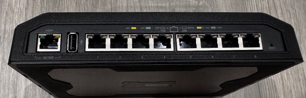 Ubiquiti EdgeSwitch 8XP PoE PRO Netwerk Switch 24v-48v, Computers en Software, Netwerk switches, Ophalen of Verzenden, Gebruikt
