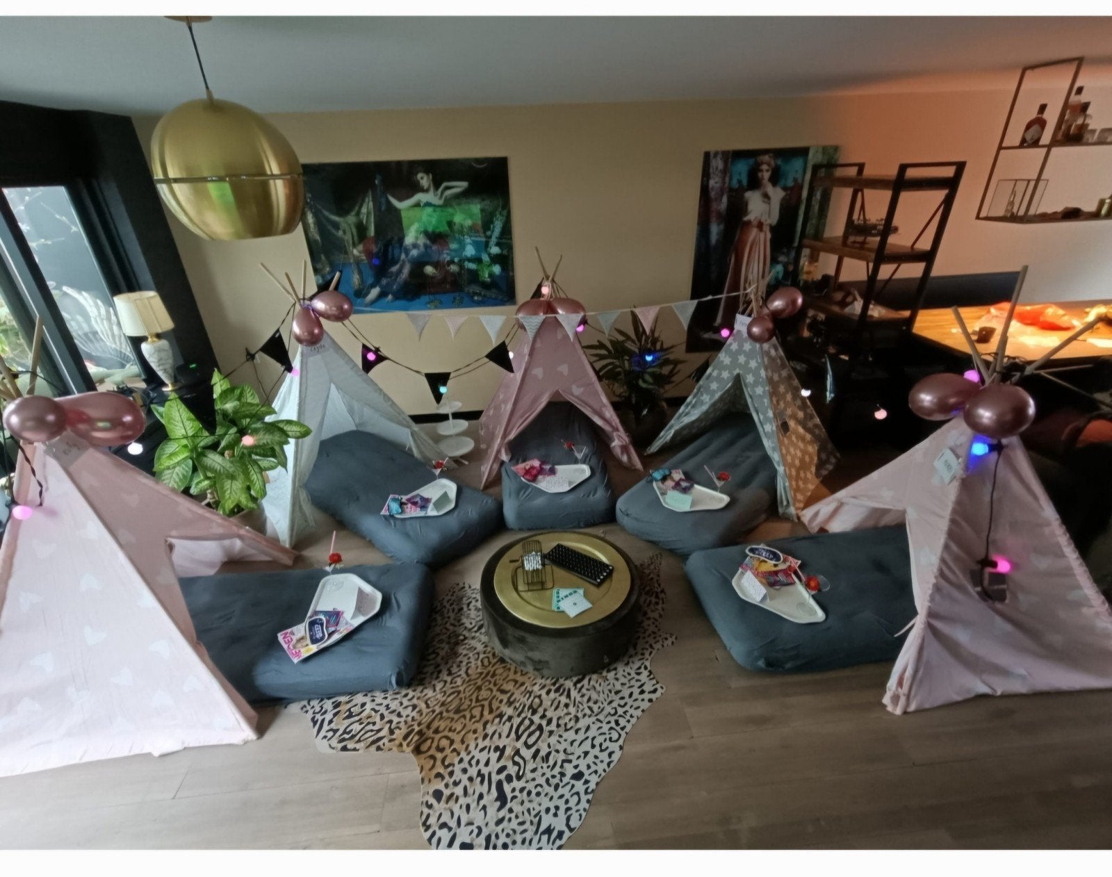 Tipi tentjes/ slaapfeestje, Hobby en Vrije tijd, Feestartikelen | Verhuur, Ophalen