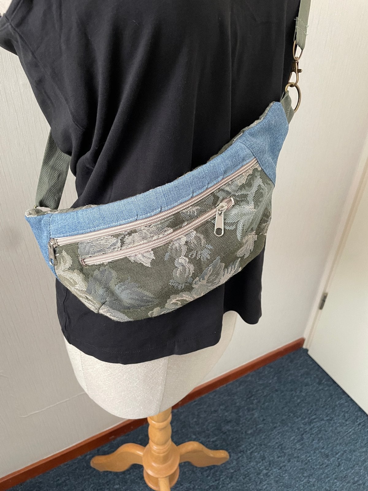 Heuptasje / Schoudertasje met bloemenprint en denim, Ophalen of Verzenden, Nieuw, Groen, Schoudertasje