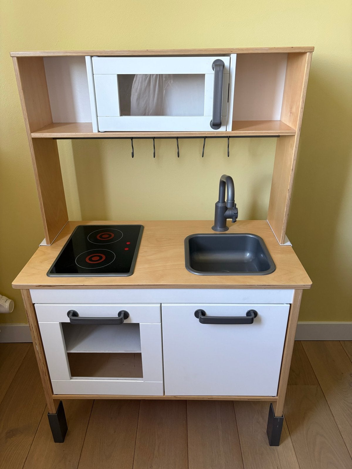IKEA DUKTIG Speelkeuken met magnetron en accessoires, Ophalen, Gebruikt, Hout, Speelkeuken