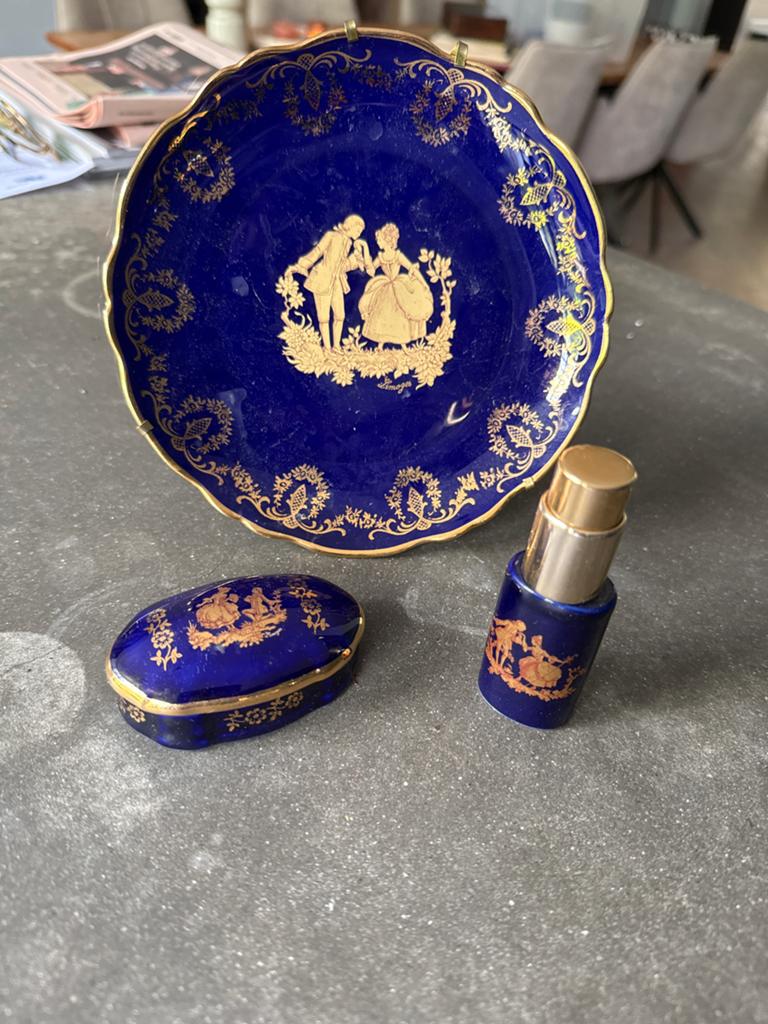 Limoges Porseleinen Set: Bord, Parfumverstuiver & Doosje, Antiek en Kunst, Ophalen of Verzenden