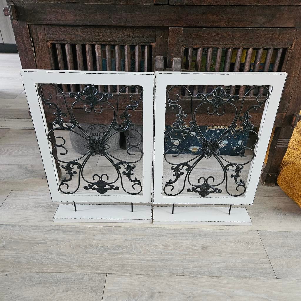 2 keer staande raamdecoraties, Ophalen