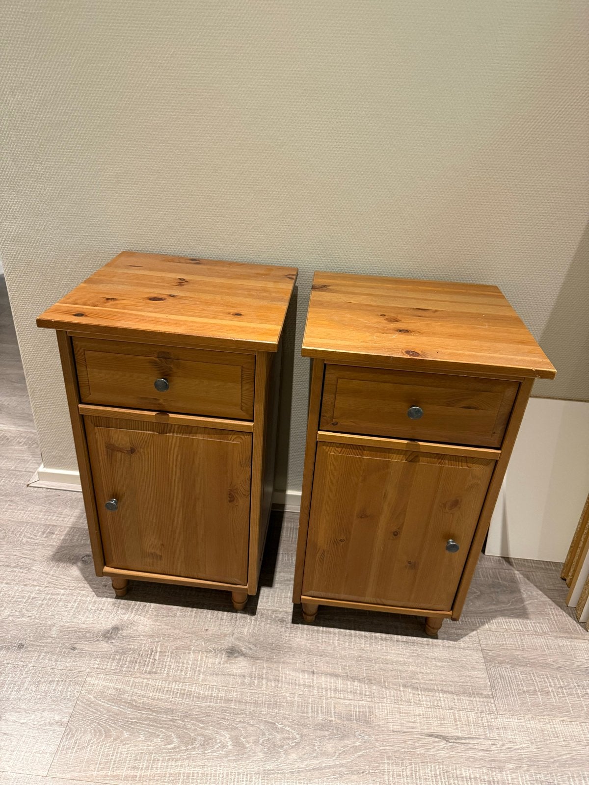 2 IKEA nachtkastjes (grenen), Ophalen, Gebruikt, Minder dan 45 cm, Minder dan 55 cm