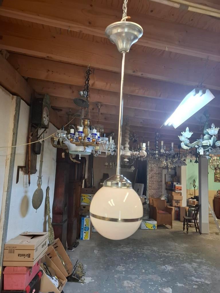 Art Deco bol hanglampje met chromen stang, Huis en Inrichting, Lampen | Hanglampen, Ophalen of Verzenden