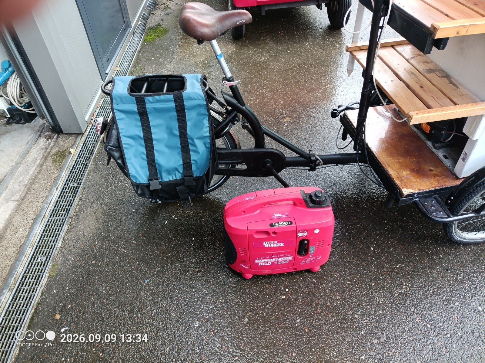 Bakfiets met vriezer en parasol - Ideaal voor ijsverkoop!, Gebruikt, Goederen, Trommelrem, Ophalen