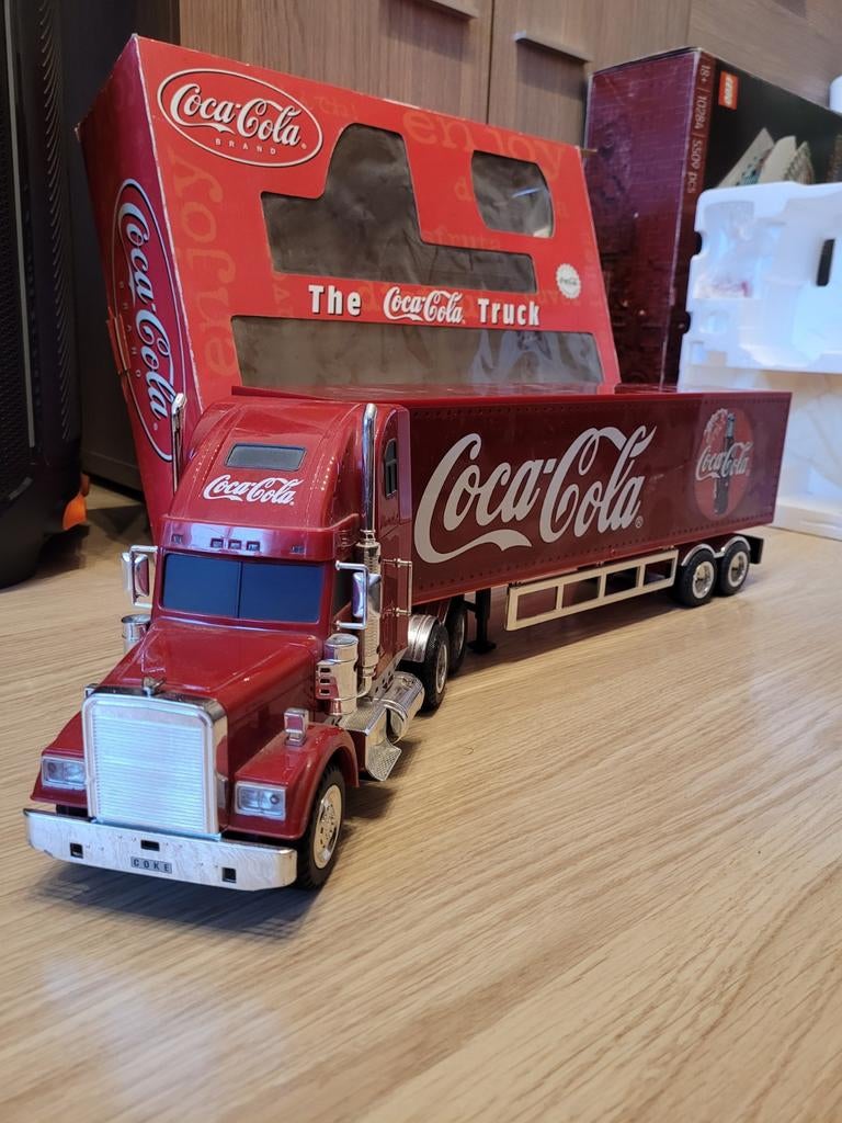 Coca Cola Grote Vrachtwagen - The Coca-Cola Truck, Overige merken, Groter dan 1:32, Ophalen of Verzenden, Zo goed als nieuw