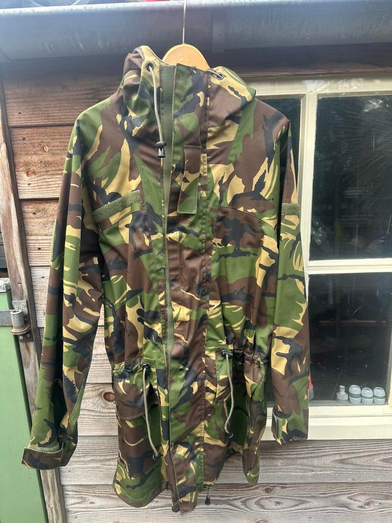 mooie karper regen parkajas maat L en regen broek, Ophalen of Verzenden, Landmacht, Nederland, Kleding of Schoenen