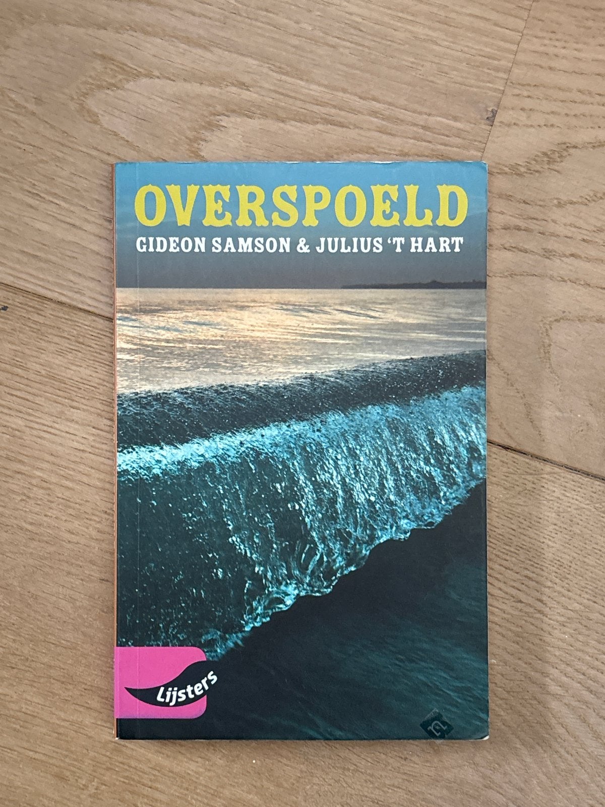 Oversspoeld - Gideon Samson & Julius 't Hart (Lijsters), Boeken, Ophalen of Verzenden, Gelezen, Nederland