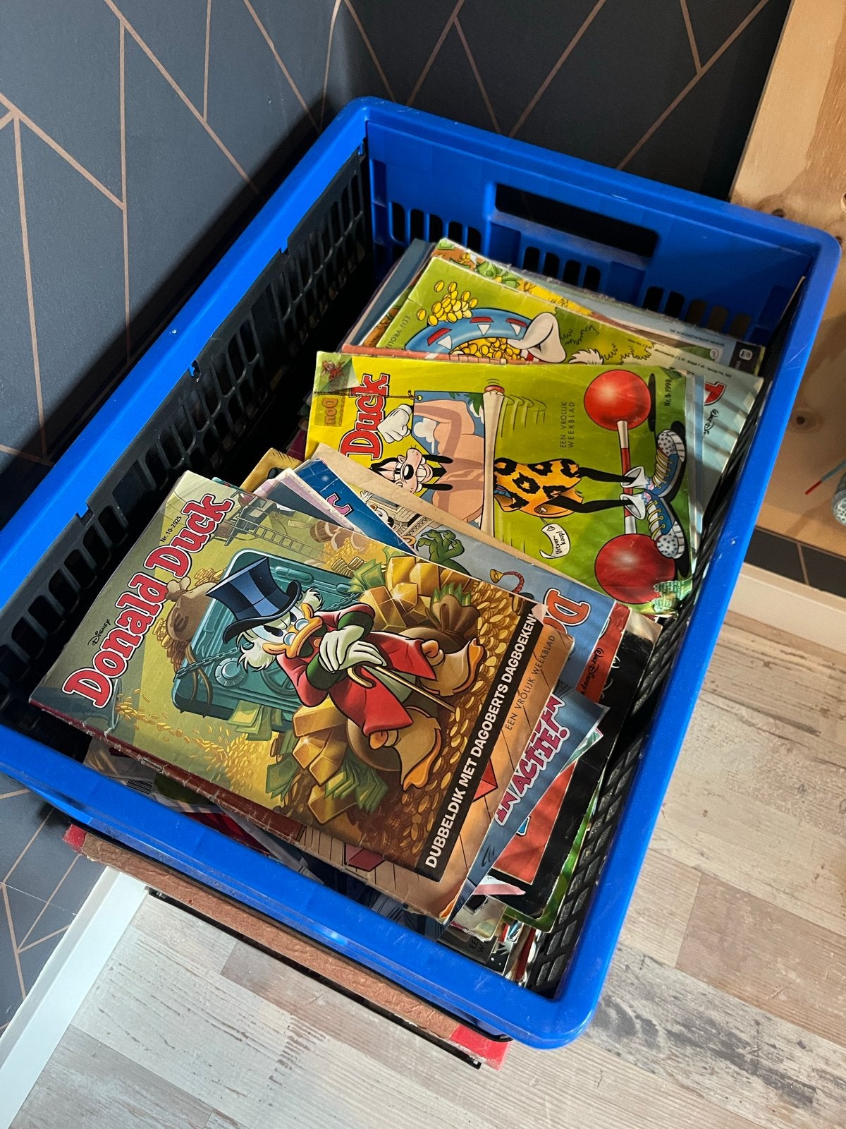 Krat vol Donald Duck stripboeken - Steun IJM!, Meerdere stripboeken, Ophalen of Verzenden, Gelezen