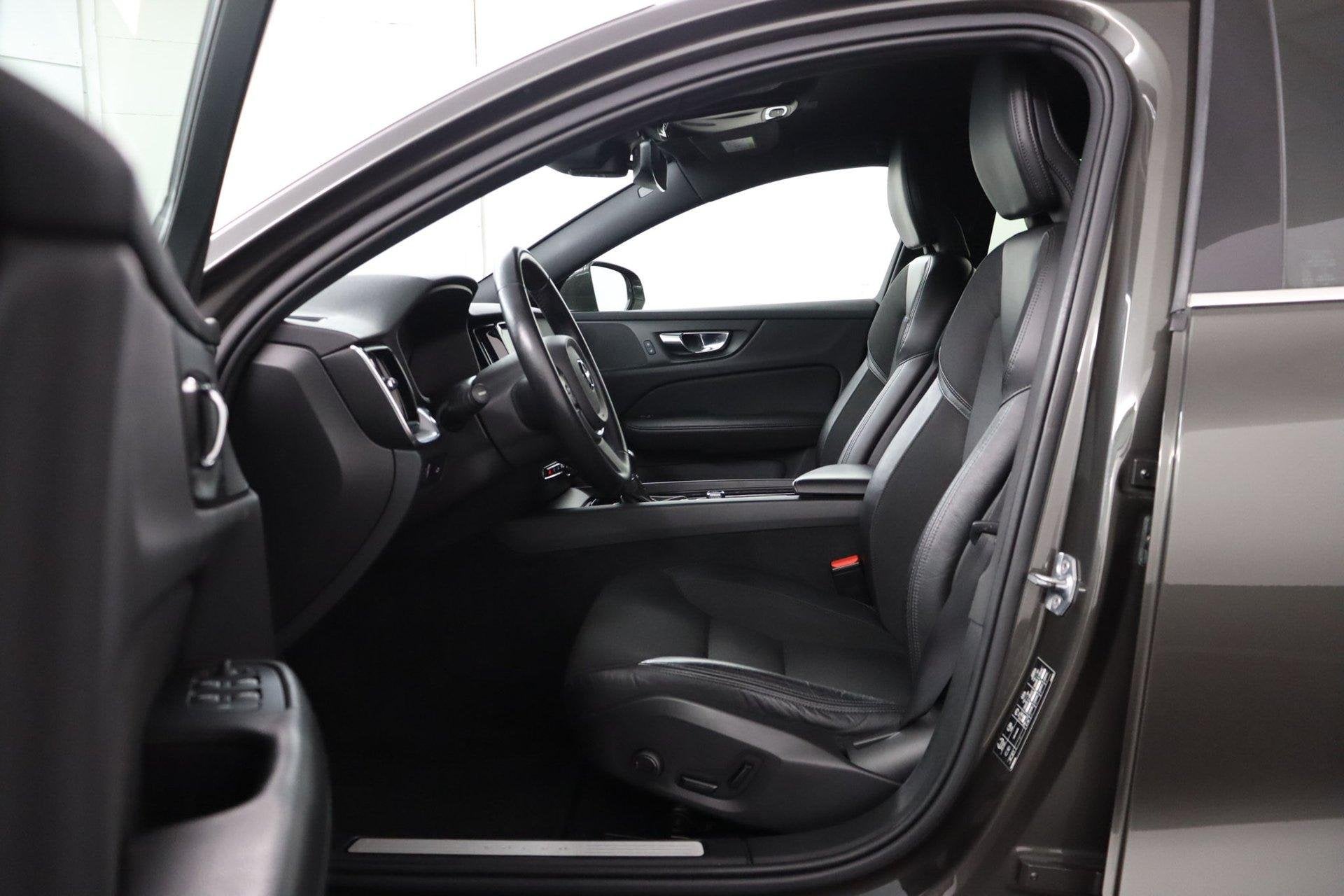 Volvo V60 2.0 T5 Momentum Pro |NAP|DOH|Memory|Trekhaak|Stoel, 15 km/l, Euro 6, 4 cilinders, 1969 cc