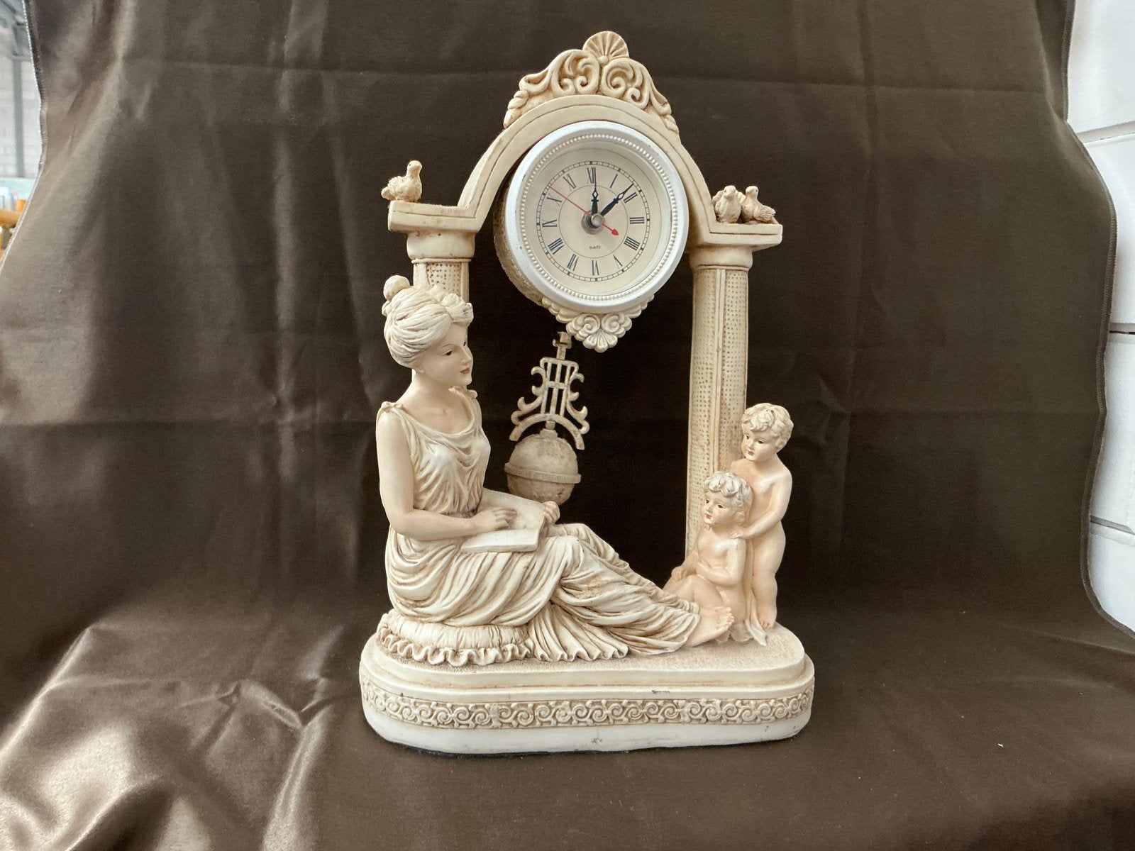 Decoratieve klok met klassieke figuren WD/026, Ophalen of Verzenden