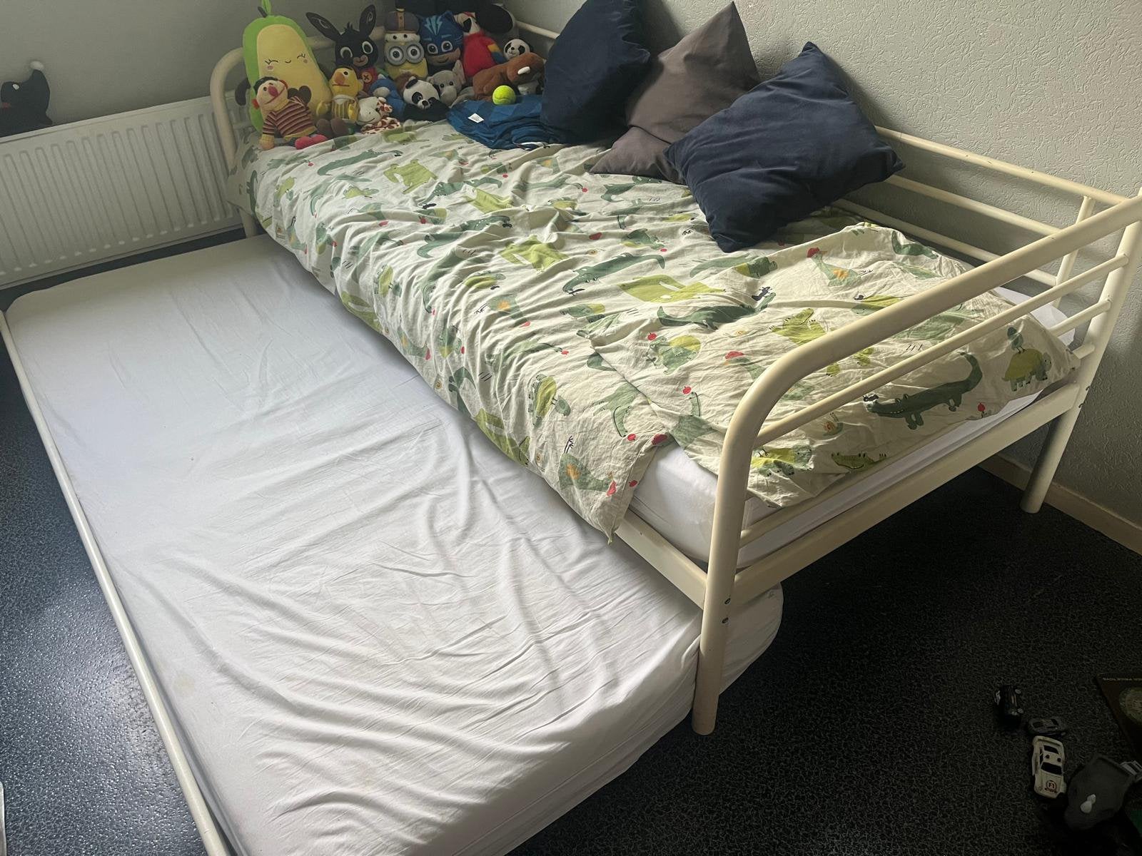 GRATIS ophalen mooi onderschuif bed met matrassen, Ophalen, 90 cm, Eenpersoons, Zo goed als nieuw
