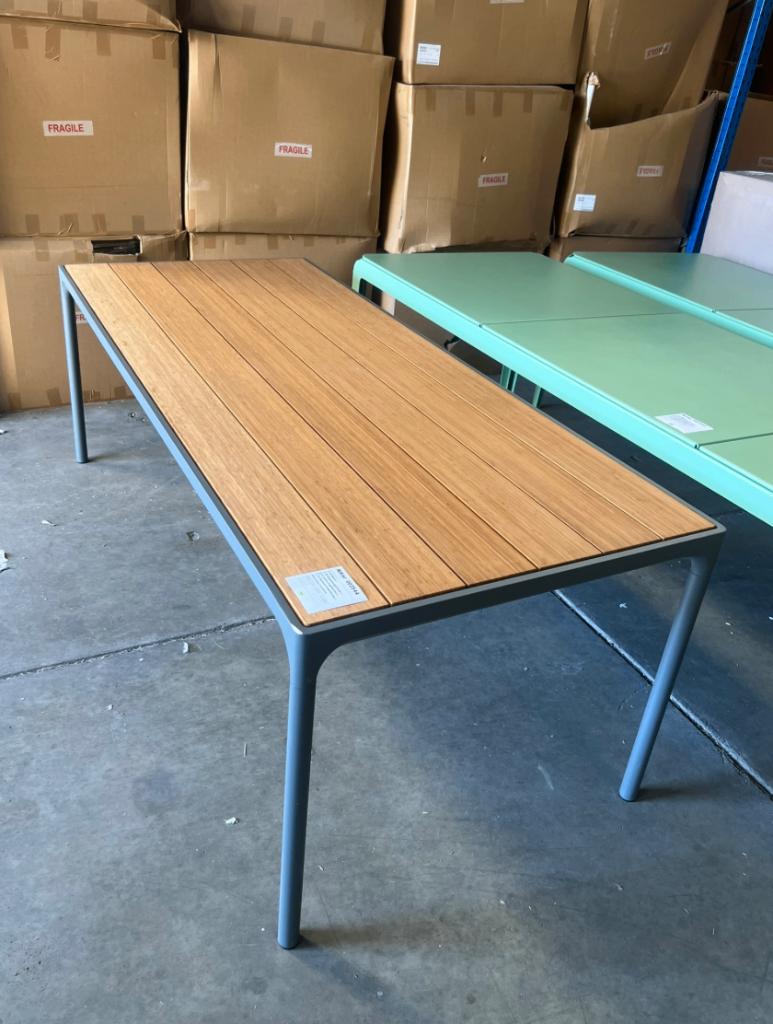 Houe Four tuintafel 210x90 bamboe Grijs onderstel €1599, nu, Houe, Houe, Houe, Nieuw