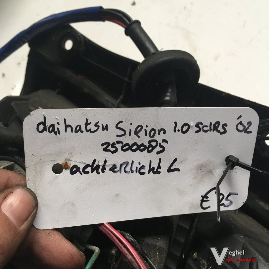 Daihatsu Sirion 1.0 5drs 2002 wagennr 2500085  Achterlicht L