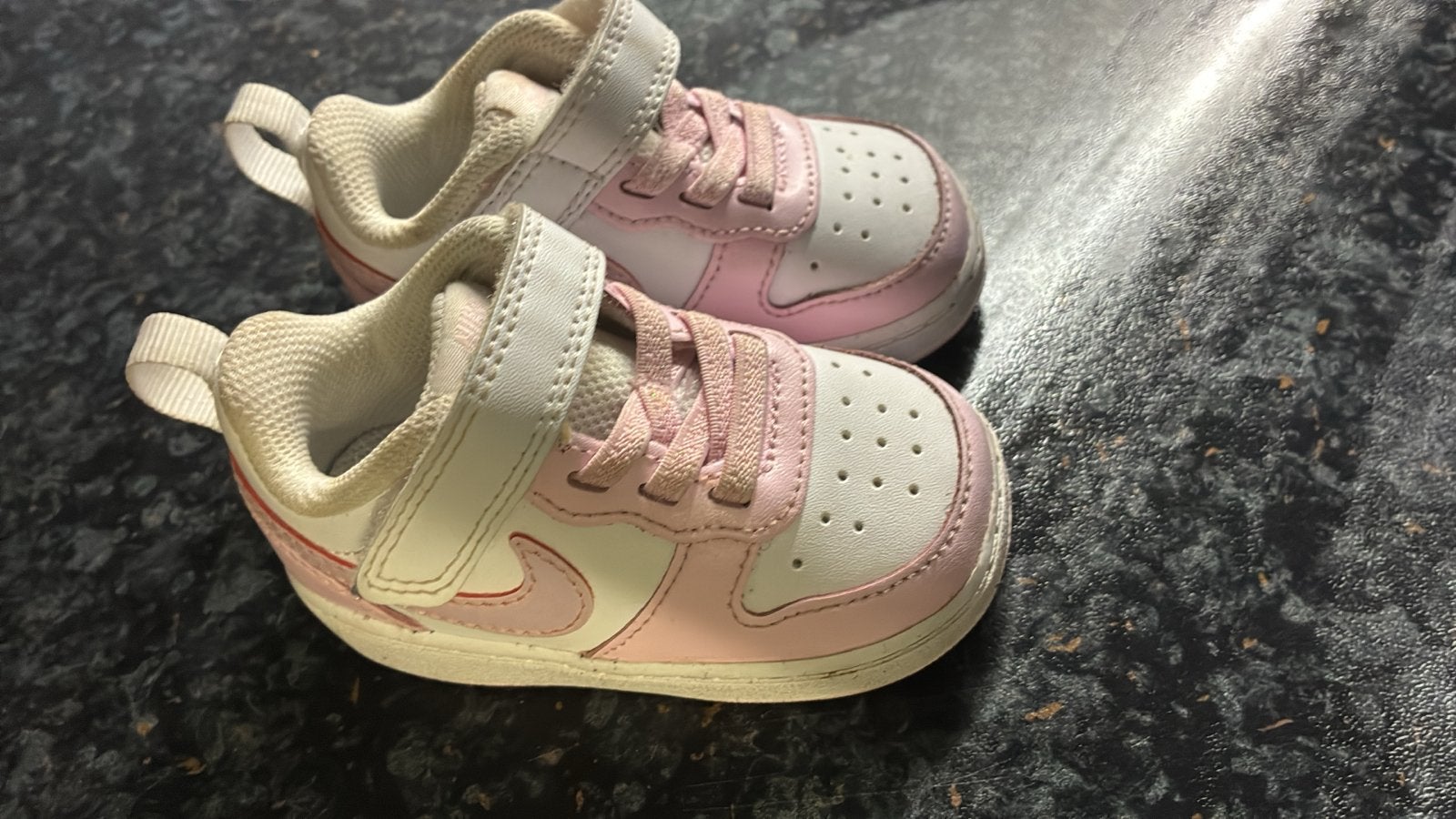 Meisjes baby Nike schoentjes maat 19,5 - zo goed als nieuw, Ophalen of Verzenden, Zo goed als nieuw, Meisje, Sportschoenen