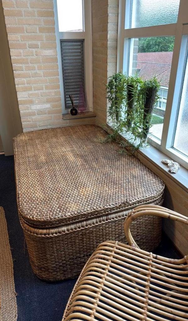 Gebruikte Birma mand   ophalen € 35.    Afmetingen 140x99x45, Ophalen, 100 tot 150 cm, Minder dan 50 cm