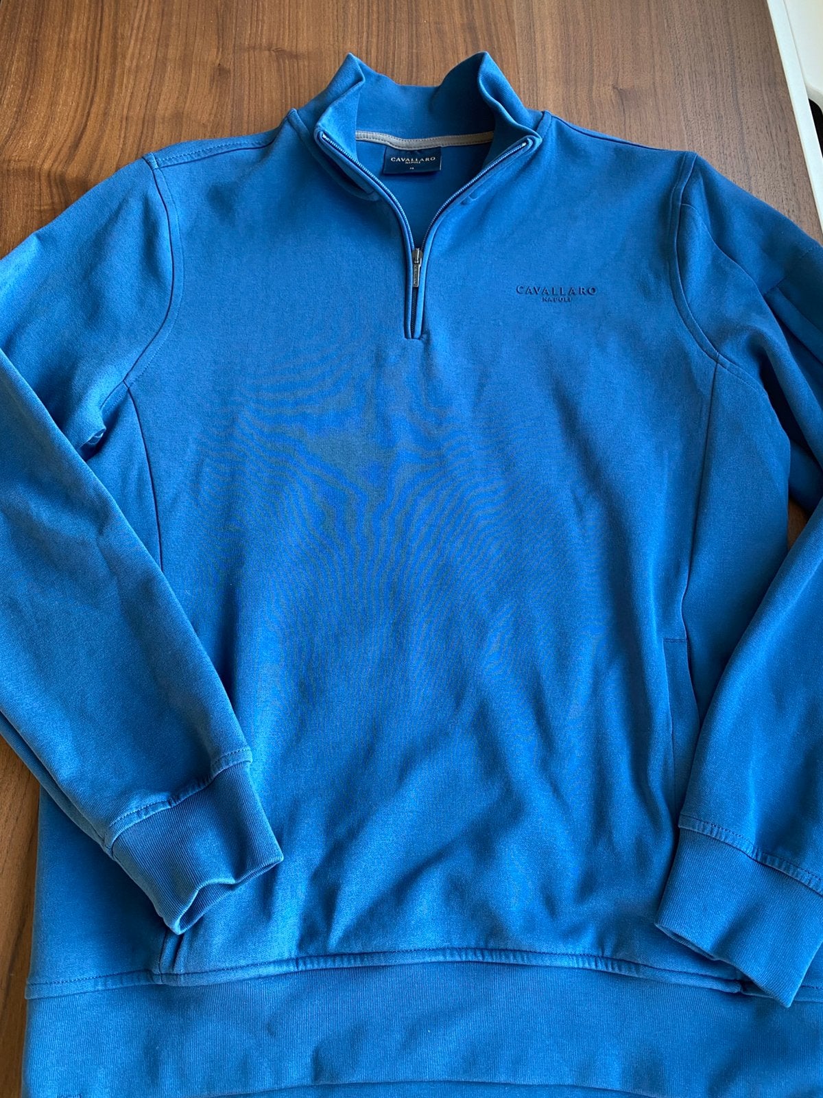 Halfzip van Cavallaro Napoli. Nieuwstaat. Heren M. Blauw, Ophalen of Verzenden, Zo goed als nieuw, Maat 48/50 (M), Blauw