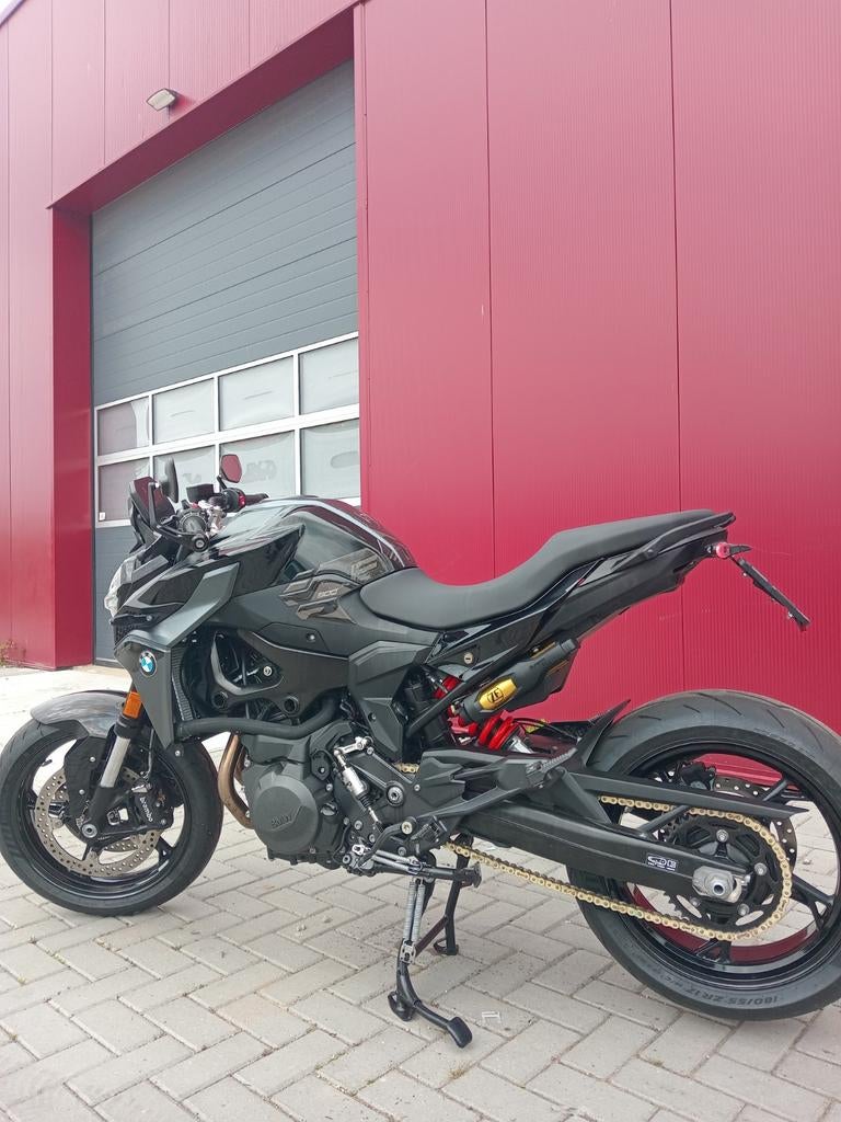 Bmw f900r triple Black A2 2026 vol vermogen, Motoren, Motoren | BMW, Particulier, Naked bike, ABS, LED Verlichting, Handgeschakeld
