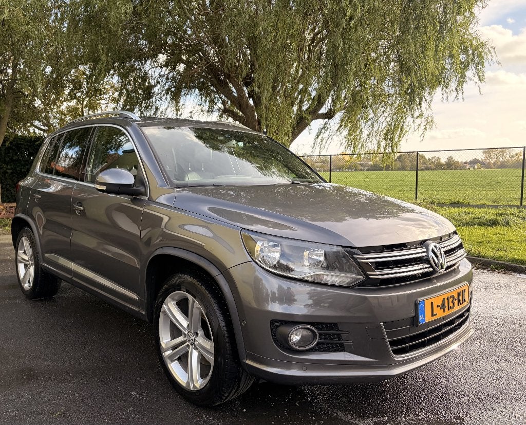 Volkswagen Tiguan 2.0 TDI R-Line 2.000 kg trekgewicht EURO6, Voorwielaandrijving, Zwart, 4 cilinders, Leder
